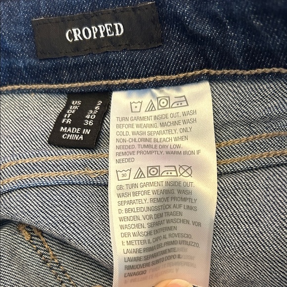 Susan Graver Dark Blue Frayed Hem cropped Women Jeans Size 2 EUC - Picture 8 of 8